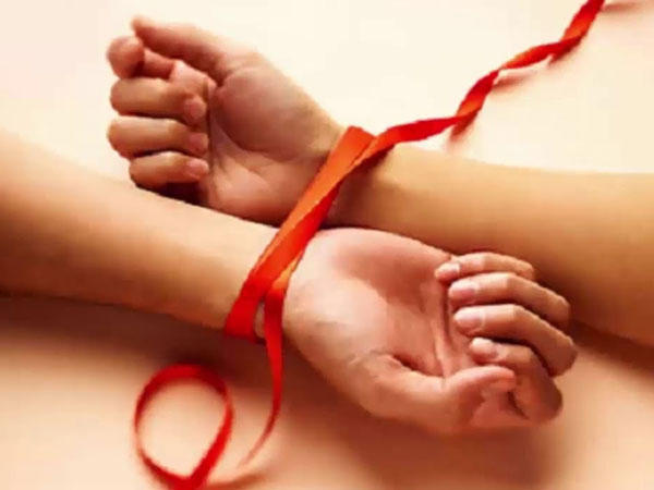 Nghi án bùa yêu và cuộc tình con gái 16 tuổi thay mẹ yêu ông lão U70