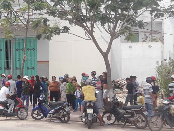 Rưới xăng lên người rồi châm lửa để phản đối cưỡng chế nhà