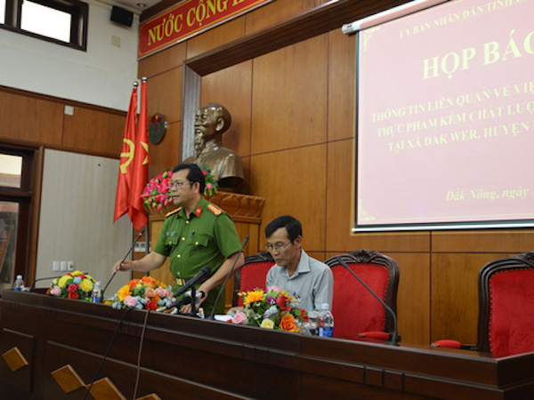 Các đối tượng nhuộm cà phê với than pin ngoan cố không khai