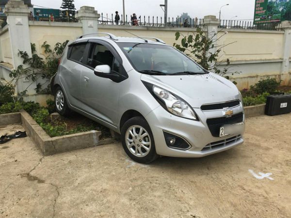 Hai em học sinh bị thầy giáo ở Sơn La lùi xe đâm phải đều là học sinh lớp 1