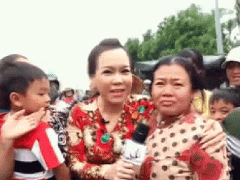 Mẹ chồng 'lầy lội' của năm: Bỏ con dâu đau đẻ để đi gặp Việt Hương