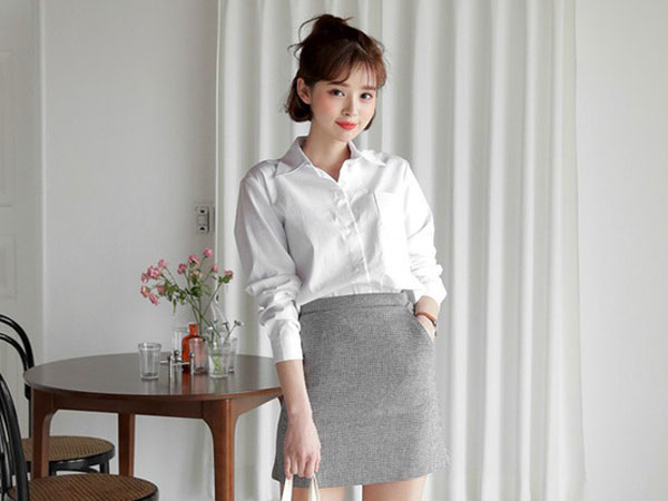 Sơmi trắng đơn giản là vậy, nhưng có tới tận 15 cách kết hợp giúp bạn mặc cả tuần không chán