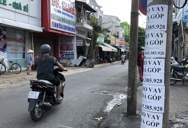 Cảnh giác với quảng cáo cho vay không thế chấp ở cột điện