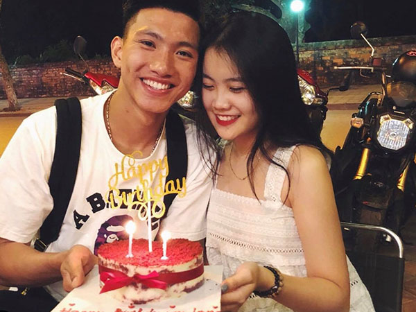 Cầu thủ Đoàn Văn Hậu công khai bạn gái trong ngày sinh nhật?