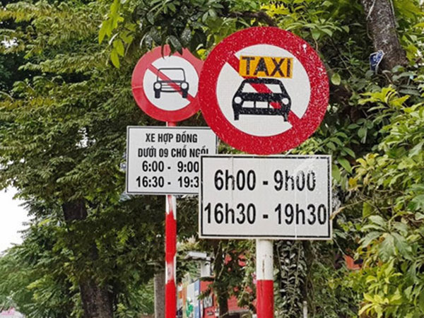 Hà Nội không gỡ biển cấm taxi ở 11 tuyến phố