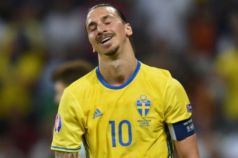 Ibra bị đồng đội chặn đường lên tuyển