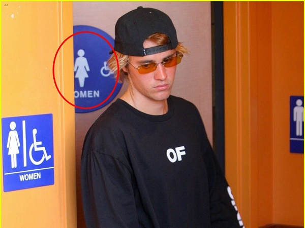 Justin Bieber bị bắt gặp đi vào... toilet nữ, thiếu Selena đã làm anh ấy 'lú' đến mức này ư?