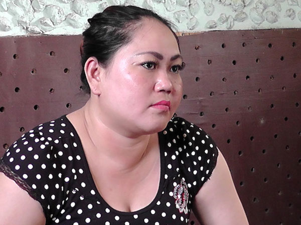 Khởi tố người phụ nữ đánh công an viên