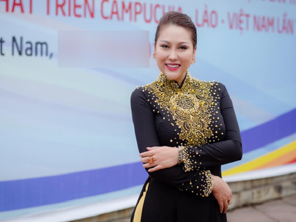Phi Thanh Vân đã chán mặc hở đi sự kiện
