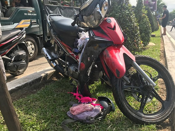 Đôi nam nữ trẻ bị xe ben cuốn vào gầm