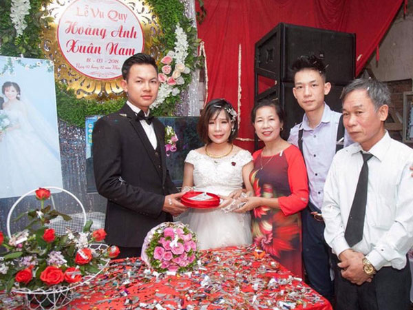 Nàng dâu ôm bụng bầu 8 tháng lên xe hoa với nỗi sợ bố mẹ chồng không ưa, ai dè lại được cưng chiều hết nấc