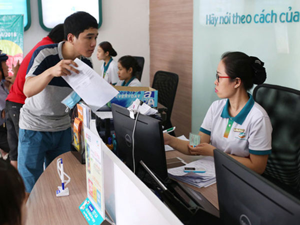Hoàn tất thông tin cá nhân trên thuê bao di động: Cập rập, phiền hà thủ tục