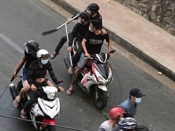 Hơn 30 người hỗn chiến bằng súng, mã tấu ở trung tâm Sài Gòn