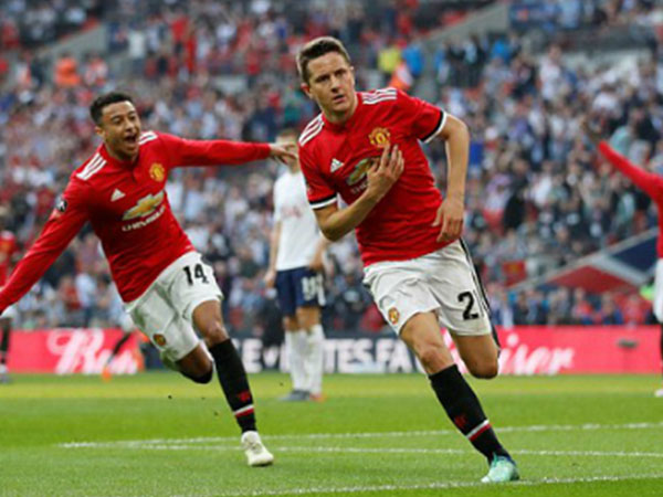Man Utd đánh bại Tottenham, vào chung kết Cup FA