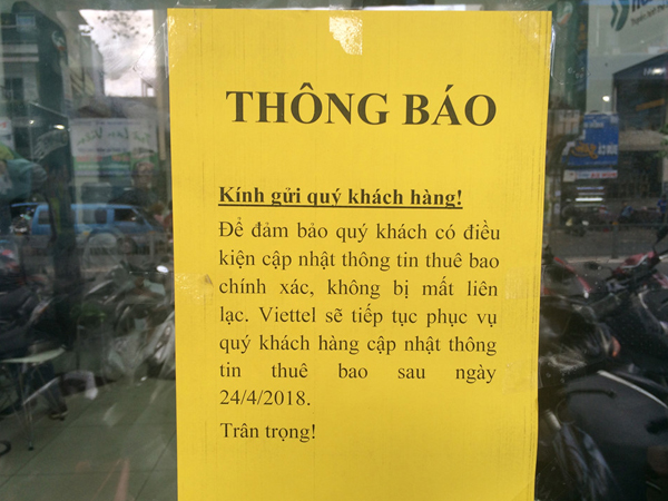 Đến lượt Viettel 'gia hạn' đăng ký SIM chính chủ, khách vẫn chen chúc