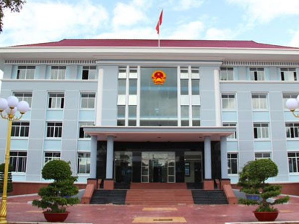 Dùng ngân sách tiếp khách vô tội vạ
