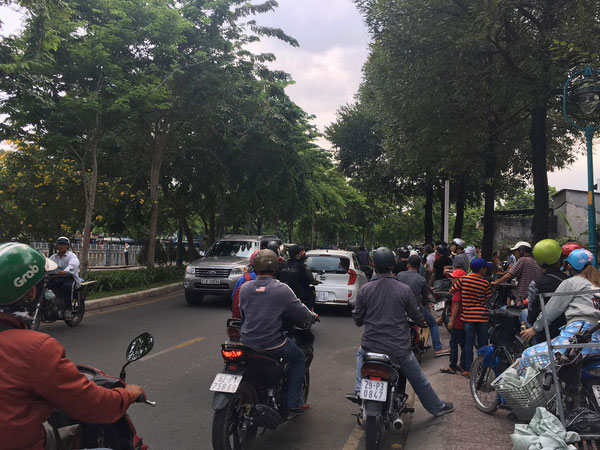 Nhân chứng vụ cô giáo bị đồng nghiệp cắt cổ: 'Người đàn ông lôi cô gái vào sát bờ kè rồi ra tay rất nhanh'