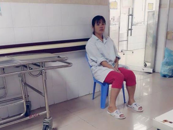 Thương cảm bé gái 26 tháng tuổi bị bỏng nặng do ngã vào nồi bỗng rượu