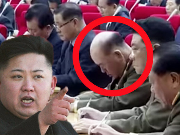 Tướng Triều Tiên ngủ gật khi Kim Jong-un thông báo tin quan trọng?