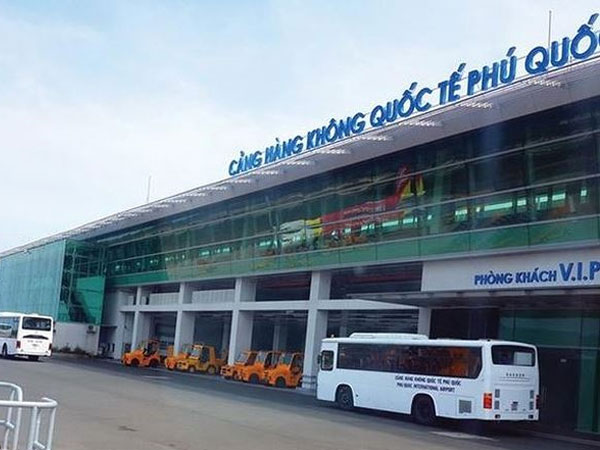 Vé bay 'đặc khu' khan hiếm, tăng chóng mặt vì cơn sốt đất?