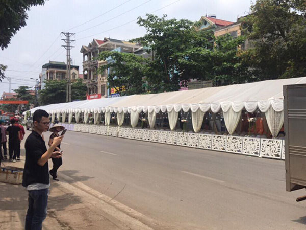 Bắc Giang: Rạp cưới khổng lồ dài bằng cả dãy phố, bên trong là 300 mâm cỗ ăn 2 ngày mới hết