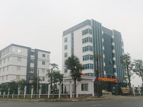 Giám đốc Ngân hàng Hợp tác nhảy lầu khi công an khám xét trụ sở