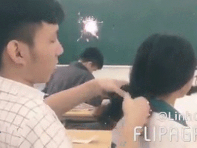 Những thằng con trai hiếm hoi trong lớp Văn thường làm gì: Tết tóc cho các bạn nữ!