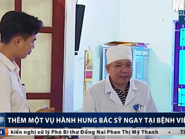 Video: Người nhà bệnh nhân lao xe vào khoa cấp cứu, hành hung PGĐ bệnh viện ở Nghệ An