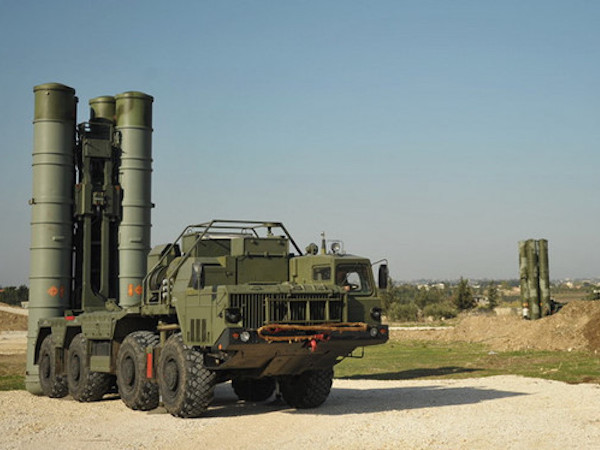 Căn cứ không quân Nga ở Syria lại bị tấn công