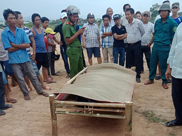 Đi chăn bò, hoảng hồn phát hiện xác thanh niên treo trên cây