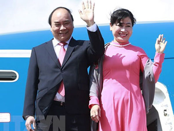 Thủ tướng lên đường thăm Singapore và dự hội nghị cấp cao ASEAN