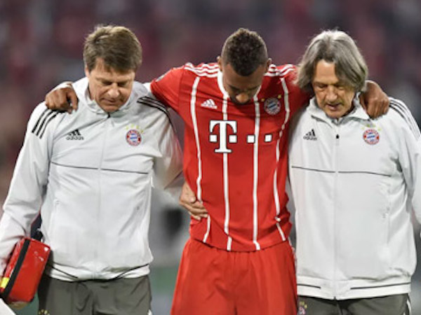 Bayern lo lắng với chấn thương của Boateng, Robben & Martinez