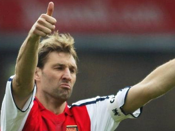 Cựu danh thủ Arsenal Tony Adam nhắm chiếc ghế HLV tuyển Singapore