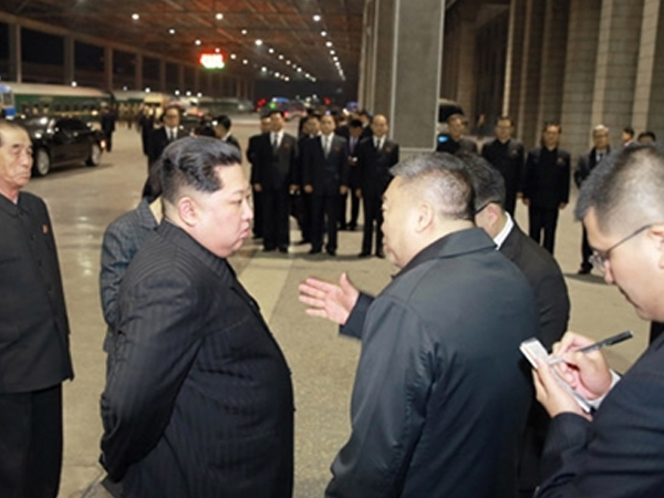 Kim Jong-un tiễn đoàn tàu trao trả thi thể du khách Trung Quốc