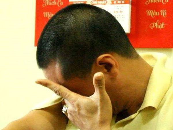Người cha rớt nước mắt kể cảnh tìm con bỏ học theo 'Hội Thánh Đức Chúa Trời'