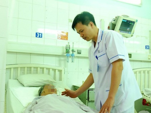 Nữ bệnh nhân ở Sài Gòn bị bệnh tim hiếm gặp được cứu sống nhờ... đốt cồn trong mạch máu