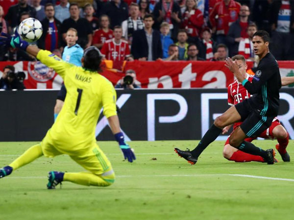 Ronaldo nổi điên với Navas, đòi Real ký ngay De Gea