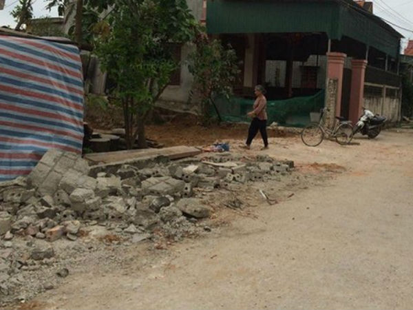 Tạm giữ thanh niên tâm thần dùng xà beng đánh bé 4 tuổi tử vong