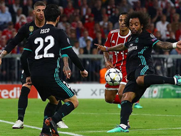 Thắng trên sân Bayern, Real đặt một chân vào chung kết