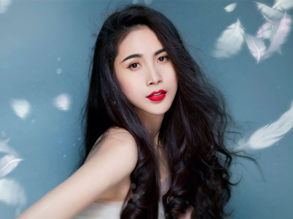 Thủy Tiên: Cát-xê ở bar chỉ 'sang' hơn show 'chuồng gà' một chút