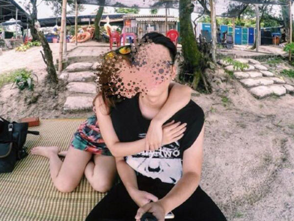 Yêu nhau bao lâu, đến khi tin tưởng trao thân, cô nàng bị chia tay ngay hôm sau vì ngực lép