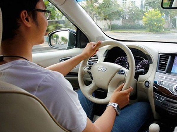 Giá tăng 50% nhưng khách hàng vẫn 'méo mặt' vì không thuê được xe dịp nghỉ lễ 30/4