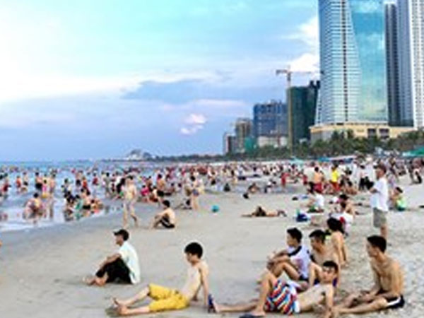 Giá tăng mạnh, khách sạn ở miền Trung vẫn 'cháy' phòng dịp lễ 30/4