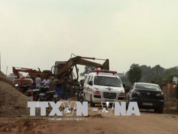 Một công nhân tử vong do máy xúc đất va trúng đầu tại Bình Dương