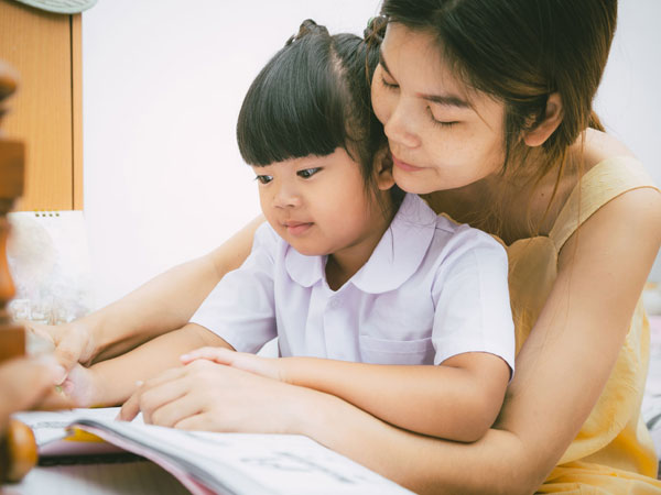 Phụ huynh Việt Nam đứng thứ hai thế giới về giúp con làm bài tập