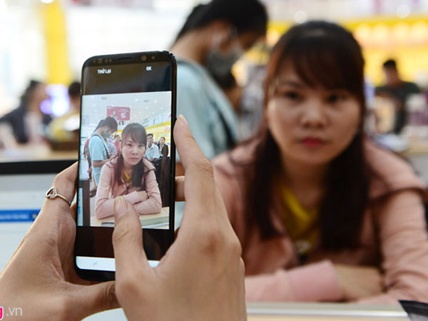 SIM đầu tiên bị khóa sau ngày 24/4: Nhà mạng nói do lỗi của nhân viên