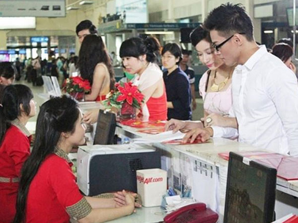 Vé máy bay 'nhảy loạn xạ' dịp nghỉ lễ 30/4