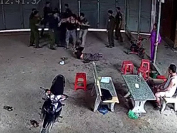 Làm rõ thông tin liên quan clip 'công an đánh người'