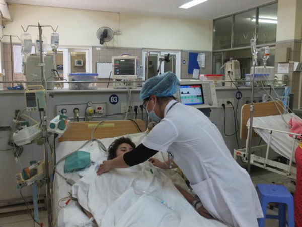 Uống nước nhiễm độc thuốc diệt cỏ, 73 người nhập viện