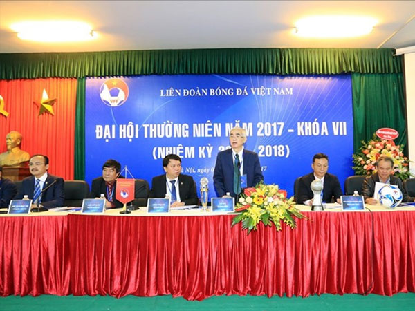 Bầu Đức, bầu Tú xin rút, VFF hết nhiệm kỳ doanh nhân?